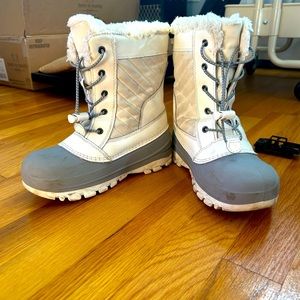 Cat & Jack snow boots size 2 girls